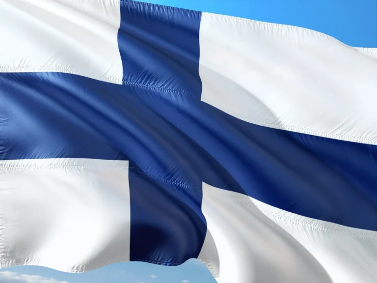 Finnish flag wallpaper featuring the blue Nordic cross on a white background, creating a patriotic and minimalist design